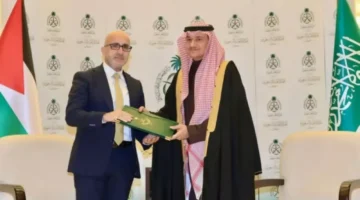 إعلان كبير.. الأمير منصور يعلن دعم السعودية لفلسطين بـ90 مليون دولار